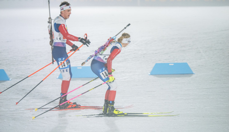 Francouzi vyhráli na MS smíšenou štafetu dvojic. Čeští biatlonisté byli desátí