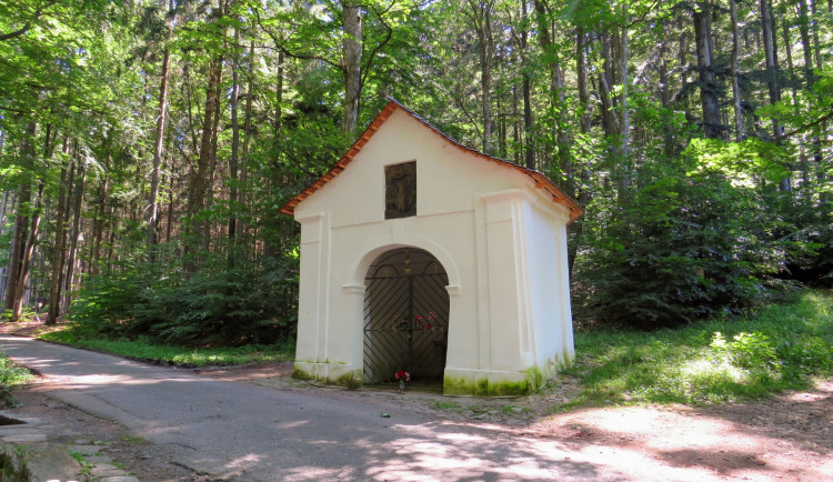 Oprava poničené kaple na Křemešníku začne o letních prázdninách. S financováním pomůže i veřejnost
