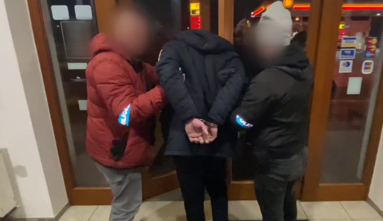 VIDEO: Recidivista vykrádal prodejny po celé Praze. Stihl i několik vloupání za noc