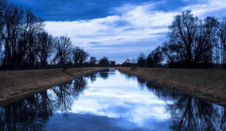 Prázdninový týden přinese teplejší dny, přeháňky a zataženou oblohu