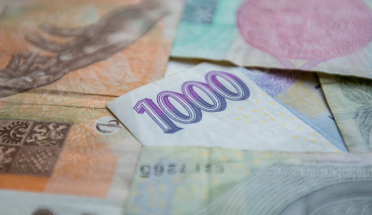 Přes velké webové dárcovské platformy v ČR loni lidé poslali téměř 1,2 miliardy korun