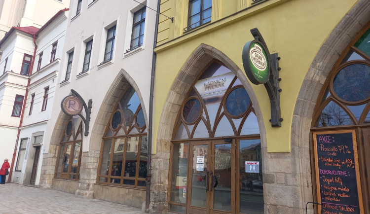 Radniční restaurace hledá zájemce.