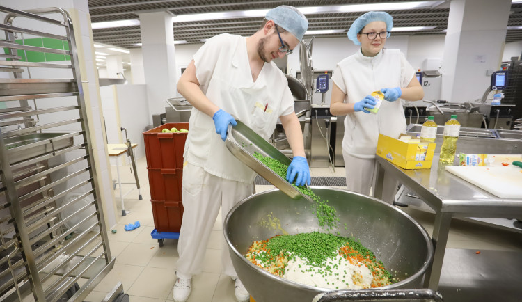 Ilustrační foto - jeden z robotů bude pomáhat s rozvozem jídla pro pacienty