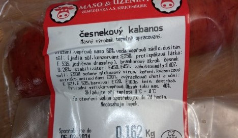 Veterináři varují před konzumací závadného česnekového kabanosu z Krucemburku