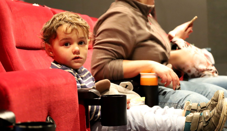 Turnovské Kino Sféra pořádá filmová dopoledne pro rodiče s dětmi