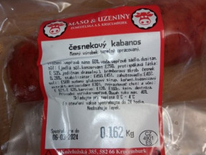Veterináři varují před konzumací závadného česnekového kabanosu z Krucemburku