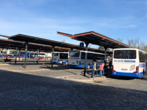 Opilý řidič autobusu vezl děti i dospělé z Kamenice do Jihlavy. Měl 3,5 promile, dostal okamžitou výpověď