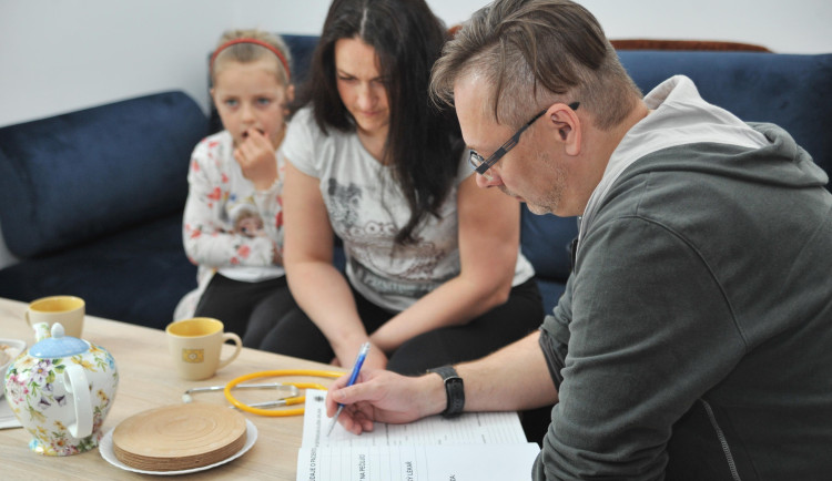 Každodenní pomoc těžce nemocné holčičce. Jihlavský domácí hospic teď přijímá i dětské pacienty
