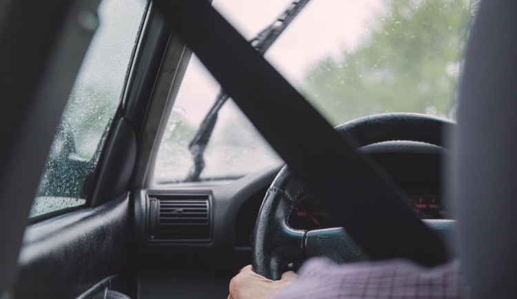 ANKETA: Mikrospánek může na silnicích zabíjet. Je stejně nebezpečný jako alkohol za volantem