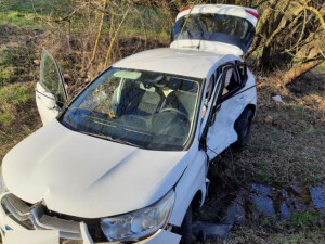 Nehoda poblíž Aventinu. Dvě auta se při odbočování srazila, řidiči byli převezeni do jihlavské nemocnice