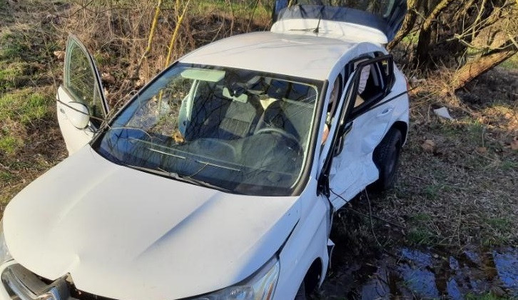 Nehoda u Aventinu. Dvě auta se při odbočování srazila, řidiči byli převezeni do jihlavské nemocnice