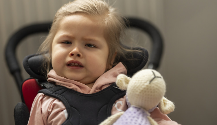 Jarní Srdíčkové dny se konají od 15. dubna. Letošní tváří je Emma, která trpí epileptickými záchvaty