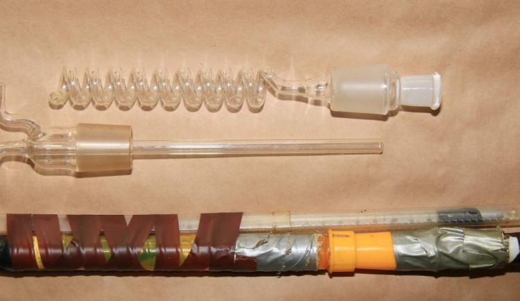 Předměty, které policie zabavila během razie