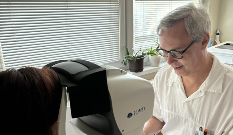 Nová kamera v ambulanci jihlavské nemocnice u diabetiků včas odhalí případné poškození zraku