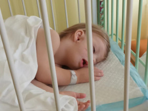 Dominik se narodil se třemi oušky a rozštěpem rtu, lékaři u něj objevili vzácné onemocnění