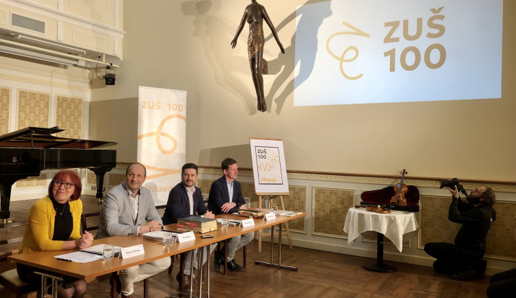 VIDEO: Jihlavská ZUŠ už sto let pomáhá rozvíjet talent dětí. Výročí přijede oslavit i Čechomor