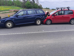 Řetězová nehoda ráno komplikovala provoz na Třebíčsku. Srazilo se tam pět aut