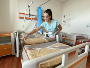 V nemocnicích by se mohl snižovat počet lůžek, žádná oddělení ale zrušená nebudou