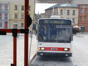 V Jihlavě jezdí už 25 let bezbariérové trolejbusy. V neděli to oslavili tematickými retrojízdami