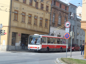 V Jihlavě jezdí už 25 let bezbariérové trolejbusy. V neděli to oslavili tematickými retrojízdami