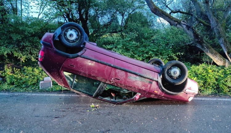 Nehoda u Telče. Foto: poskytla Policie ČR