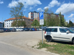Parkování v lokalitě za budovou E