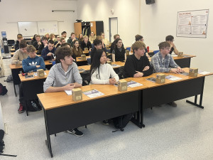FOTO: Maturity začaly i v dukovanské elektrárně. Energetika zajímá nejen studenty, ale i studentky