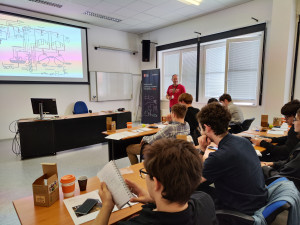 FOTO: Maturity začaly i v dukovanské elektrárně. Energetika zajímá nejen studenty, ale i studentky