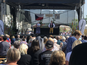 VIDEO: Májové slavnosti v Jihlavě ve znamení folkloru. Podívejte se na letošní zaplétání máje