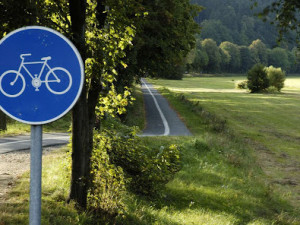 Cyklisté se mají na co těšit. Hejtmanství přispěje na nové cyklostezky dvaadvaceti miliony korun