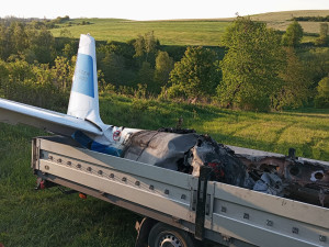 Letadlo, které spadlo u Luk nad Jihlavou, pilotoval dvaačtyřicetiletý muž. Příčinu tragédie teď řeší kriminalisté