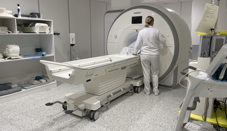 Lékaři v jihlavské nemocnici budou mít nové přístroje. Využijí je nejen pro onkologické pacienty