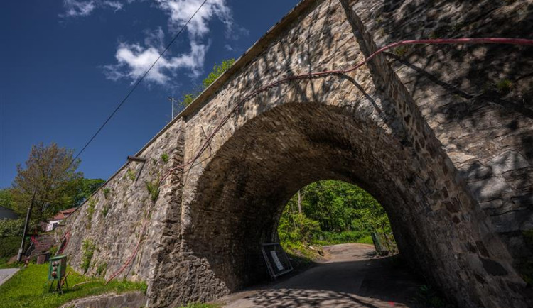 Starý Brněnský most se začne opravovat. Od pondělí bude uzavřený pro chodce i auta