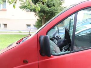 Spadla klec. Jihlavští kriminalisté dopadli muže, který vykrádal garáže a auta. Hrozí mu tři roky ve vězení