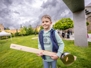 Banjo ze starého rendíku nebo píšťalka z mrkve. Hudební hřiště návštěvníky bavilo