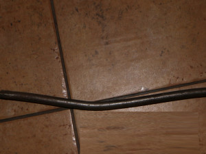 Muž z Jihlavy bezdůvodně napadl své sousedy. Policisté u něj doma následně našli pěstírnu konopí