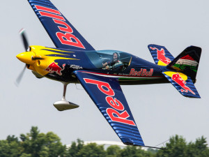 Aviatická pouť nabídne gripeny, akrobacii nebo vzácná historická letadla. Přiletí i skokan z vesmíru Felix Baumgartner