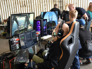 Aviatická pouť nabídne gripeny, akrobacii nebo vzácná historická letadla. Přiletí i skokan z vesmíru Felix Baumgartner