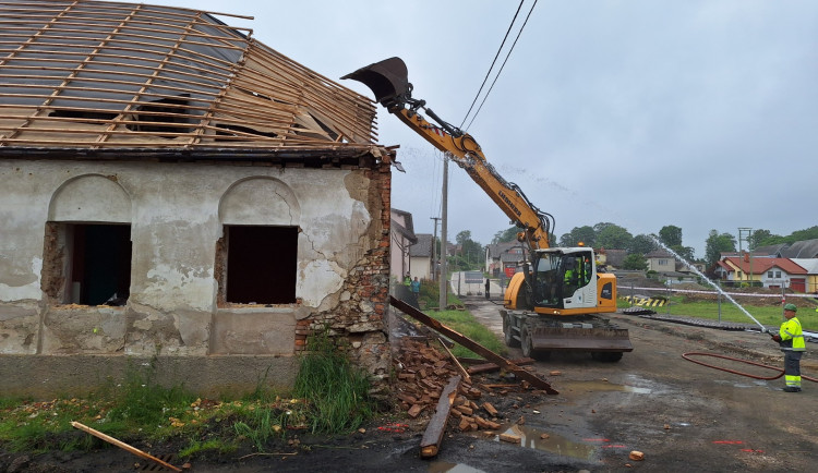 Nepřehledná křižovatka v Pohledu bude minulostí. Kvůli úpravám šel k zemi dům z osmnáctého století. Foto: poskytlo ŘSD