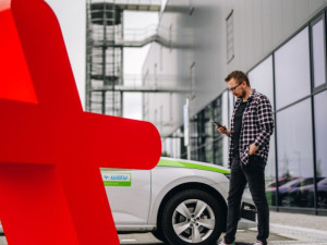 Louda Auto otevřel v Poděbradech největší autosalon předváděcích, zánovních a ojetých vozů v Evropě