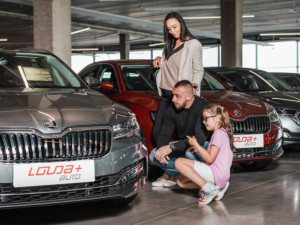 Louda Auto otevřel v Poděbradech největší autosalon předváděcích, zánovních a ojetých vozů v Evropě