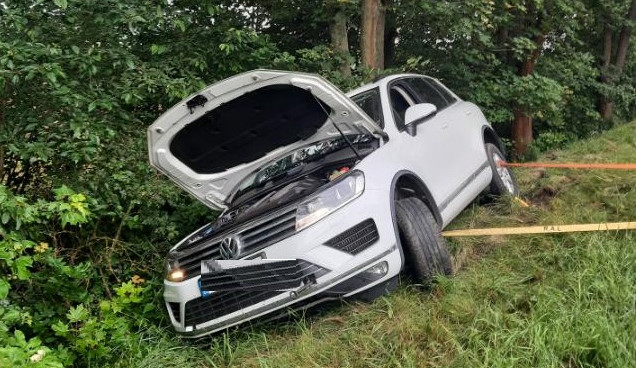 Řidička jela u Nové Vsi až příliš rychle, po havárii je škoda padesát tisíc. Foto: poskytla Policie ČR