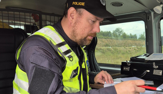 Problém u jedenácti ze dvanácti. Policisté v Jihlavě měřili emise, v kontrolách budou pokračovat