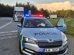 Hlídky na dálnici D1. Policie kontrolovala, jak parkují řidiči kamionů, padaly pokuty