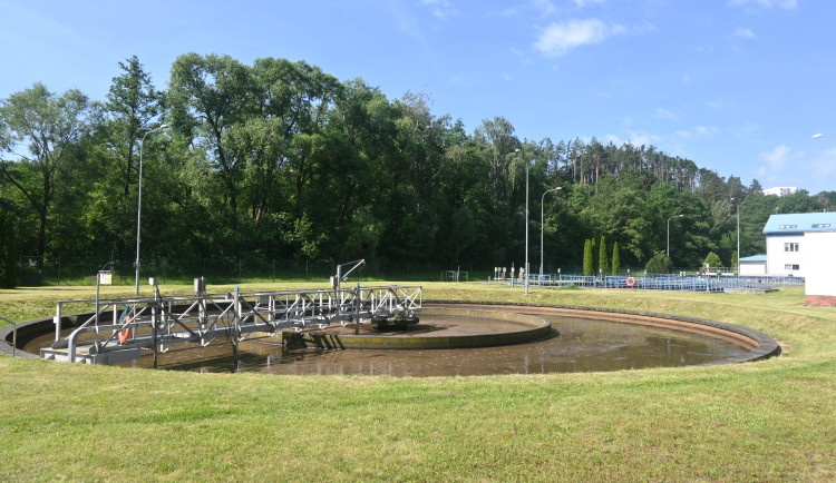 Jihlava dá za obnovu vodovodů a kanalizací okolo 100 milionů korun. Nahlédněte do městské ČOV
