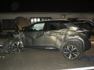 U Telče se ve čtvrtek před půlnocí bouralo, šedesátiletý řidič má škodu tři sta tisíc