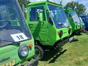 Desítky vozů značky Multicar se sjely do areálu Zámku Příseka, podařilo se překonat rekord