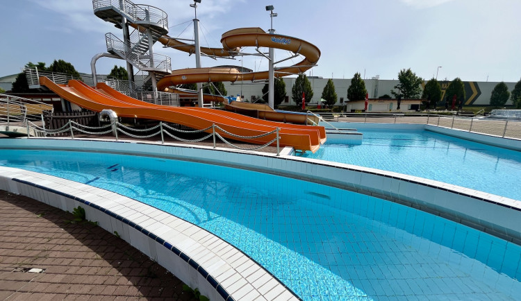 Hurá do aquparku. Vodní ráj tento víkend zahajuje čtyřiadvacátou letní sezónu. Foto: Aquapark Vodní ráj Jihlava/facebook