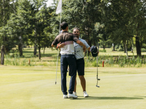 Golfresort Lázně Bohdaneč hostil jeden z nejprestižnějších turnajů v Česku. Doplnila ho show skupiny Queenie