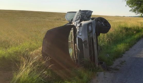 V Radkově u Telče se v noci srazili dva cyklisté, oba pod vlivem alkoholu. Další den havarovala auta. Foto: poskytla Policie ČR